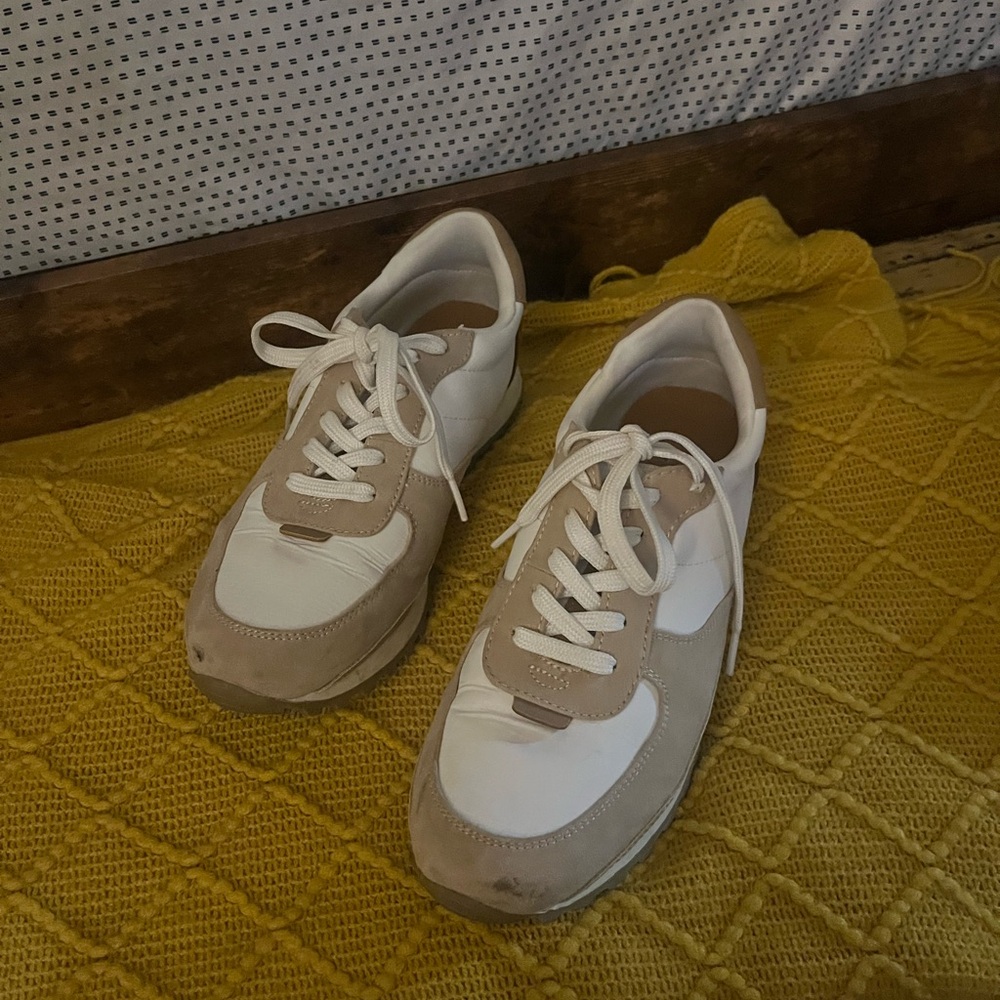 Women’s Universal Thread White and Tan Sneakers Minimalist Design